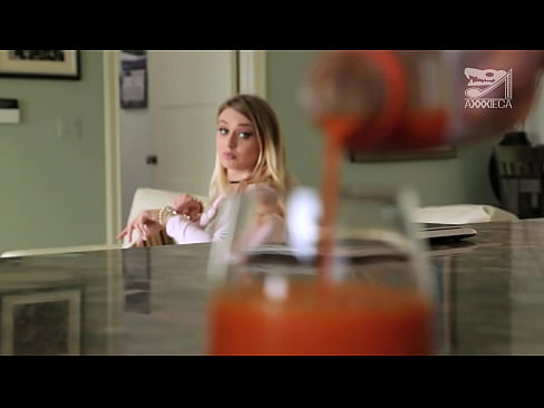 ❤️ Teine vevela ma susu lapopoa ma pusi fufusi maua moa mai le faiaina, ae faigata tele Pono vk